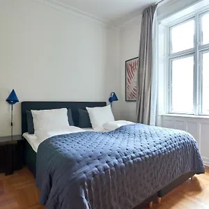 Spacious 3 Bedroom Manor Flat Next To Tivoli Copenhagen